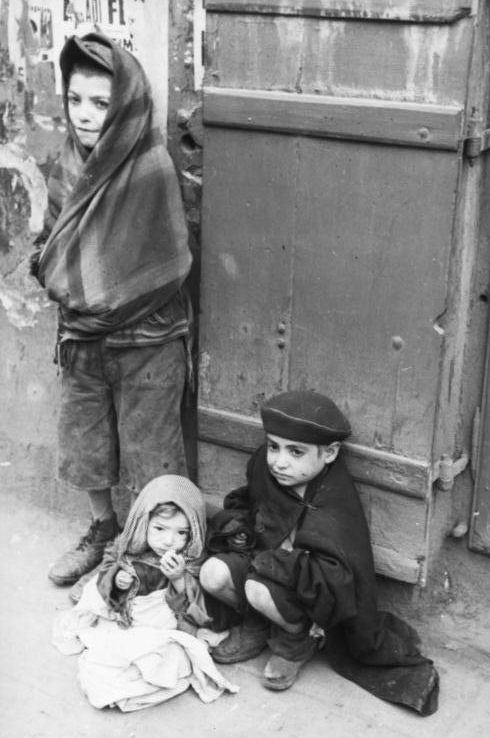 Беспризорные дети в гетто. Июнь 1941 г.