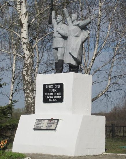  с. Головеньки Щекинского р-на. Памятник, установленный в 1971 году на братской могиле, в которой похоронены советские воины.