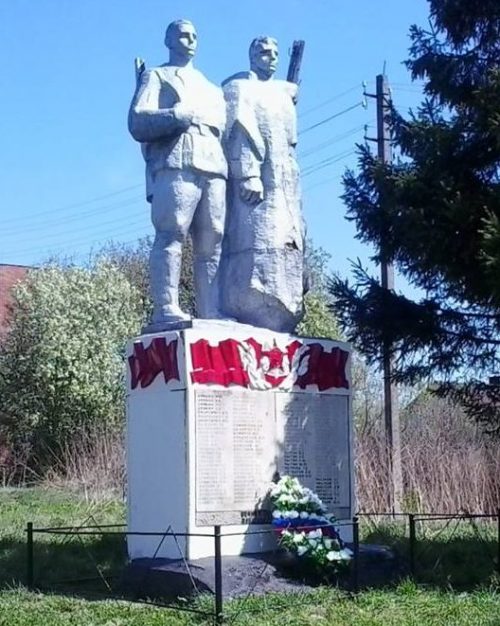 с. Шульгино Заокского р-на. Памятник по улице Чапаева, установленный на братской могиле, в которой похоронены советские воины, погибшие в годы войны.