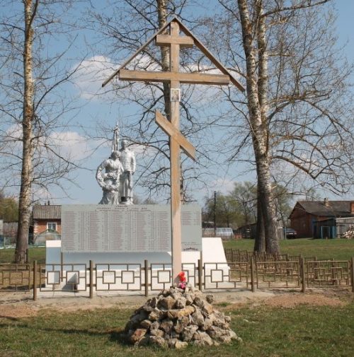 д. Новые Дольцы Белевского р-на. Памятник, установленный на братской могиле в 1959 году, в которой похоронены советские воины.