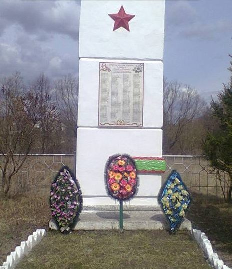 д. Березово Суворовского р-на. Обелиск, установленный в 1968 году в память о погибших земляках.