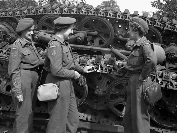 Служащие RCAMC прибыли в Нормандию. 17 июля 1944 г. 