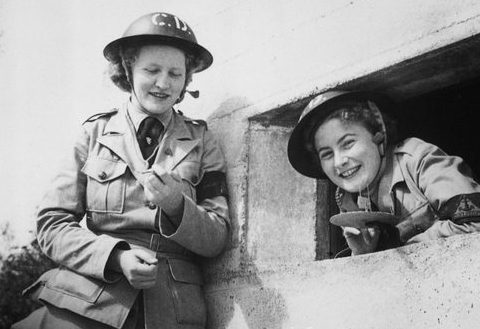 Наблюдатели за минами на берегу реки Брисбен. Ноябрь 1942 г.