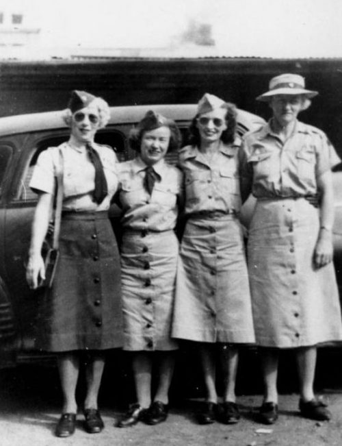 Женщины-водители WNEL, известные как «Четыре мушкетера». Брисбен,1944 г.