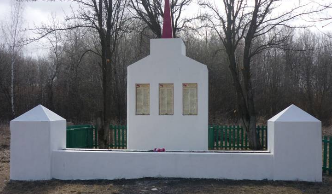 п. Збродовский Суворовского р-на. Памятник, установленный в 1973 году в память о погибших земляках в годы войны. 