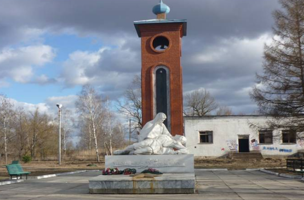 п. Лужковский Суворовского р-на. Памятник, установленный в 2003 году в память о погибших земляках в годы войны. 