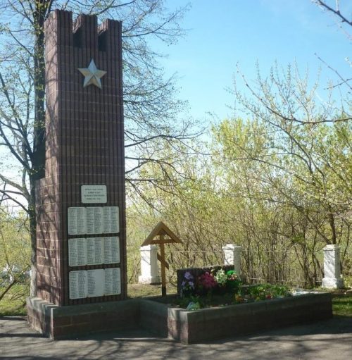 п. Епифань Кимовского р-на. Памятник, установленный на братской могиле, в которой похоронены советские воины, погибшие в годы войны.