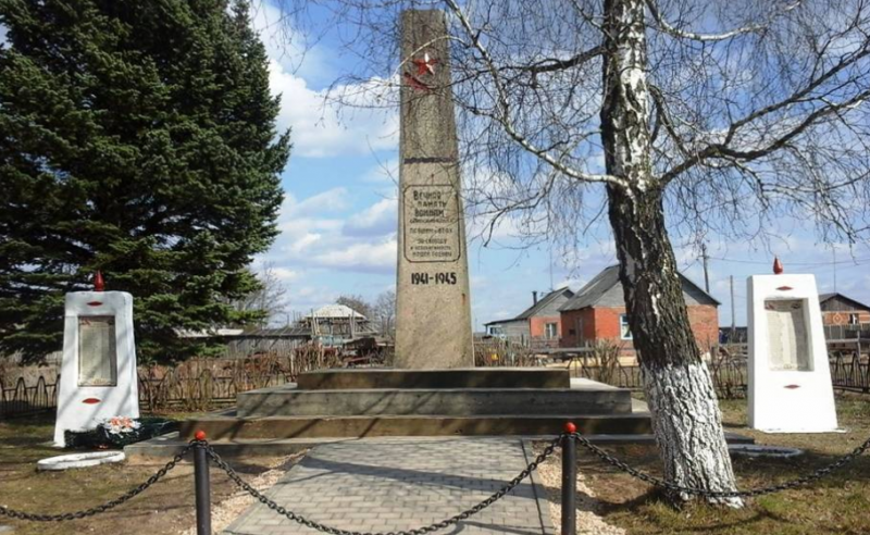 с. Мишнево Суворовского р-на. Памятник, установленный в 1965 году в память о погибших земляках в годы войны.