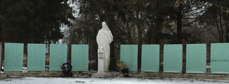 с. Архангельское Ясногорского р-на. Памятник погибшим односельчанам, установленный в 1969 году.