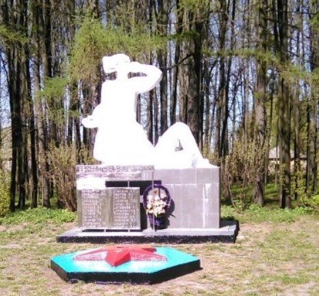 с. Богословское Ясногорского р-на. Памятник погибшим односельчанам, установленный в 1972 году.
