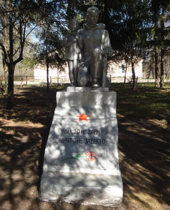 д. Львово Кимовского р-на. Памятник односельчанам, павшим в годы войны.