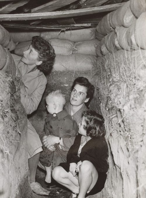 Женщины в укрытии. Мельбурн 1942 г.