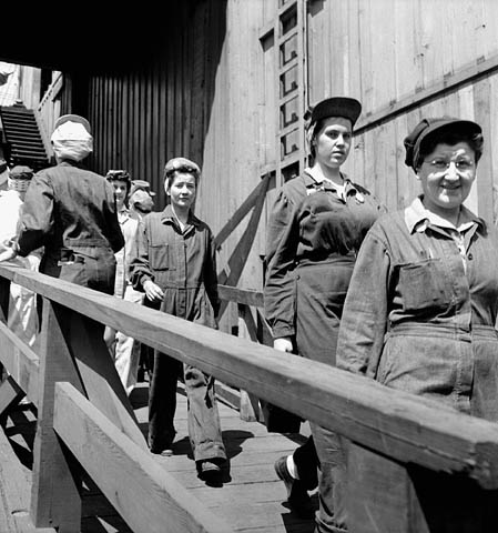 Работницы верфи. Май 1943 г.