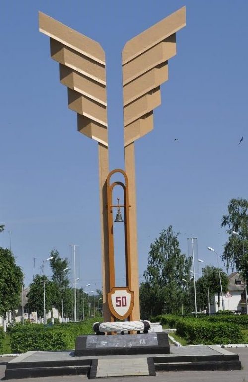 г. Суворов. Памятник по улице Ленина, установленный в 1995 году в честь 50-летия Победы.