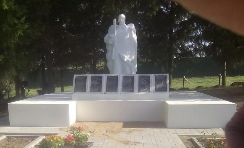с. Григорьевское Ясногорского р-на. Памятник погибшим односельчанам, установленный в 1971 году.