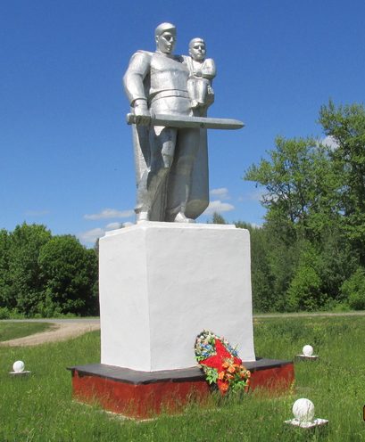 п. Арсеньево Веневского р-на. Памятник, установленный на братской могиле, в которой похоронены советские воины.