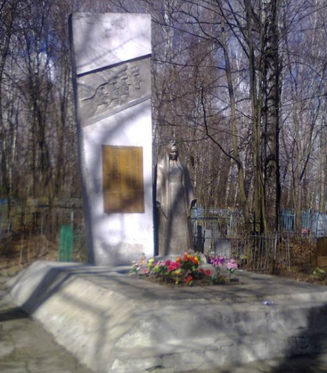 г. Чекалин. Братская могила советских воинов на городском кладбище. 