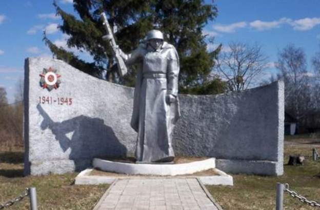 д. Большие Заломы Венёвского р-на. Памятник, установленный на братской могиле, в которой похоронены советские воины.