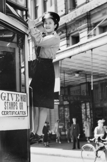 Трамвайная проводница. Мельбурн 1944 г.