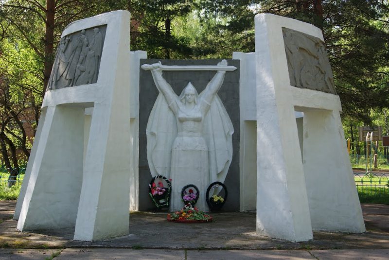 п. Ревякино Ясногорского р-на. Памятник погибшим односельчанам, установленный в 1969 году.