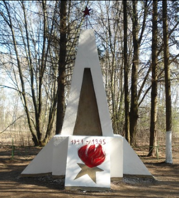 п. Спицинский Ясногорского р-на. Памятник погибшим односельчанам, установленный в 1975 году.