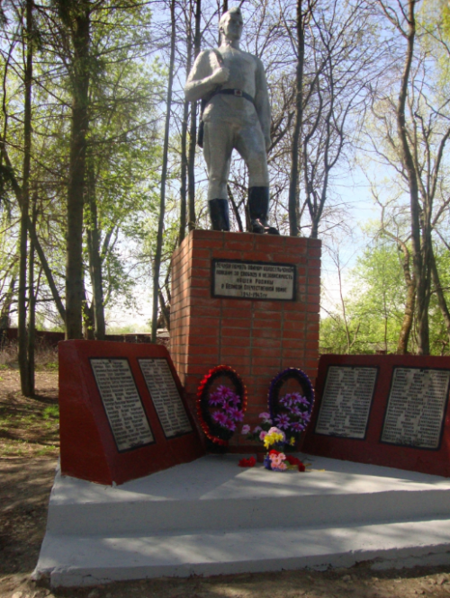 д. Тормино Ясногорского р-на. Памятник погибшим односельчанам, установленный в 1973 году.