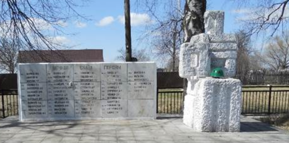 д. Грызловка Венёвского р-на. Памятник, установленный на братской могиле, в которой похоронены советские воины.