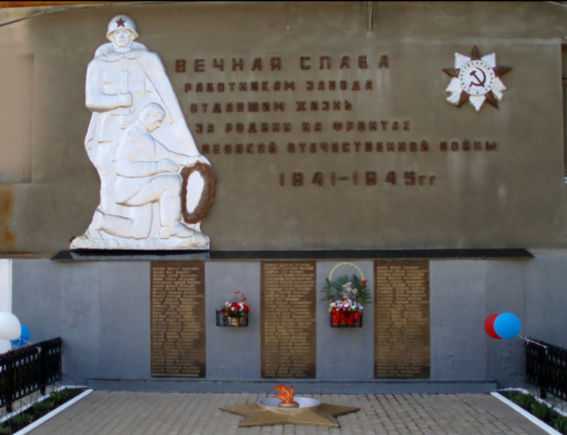 г. Ясногорск. Памятник-стела, установленная в 1970 году в честь погибших рабочих ясногорского машзавода, 1970 г.