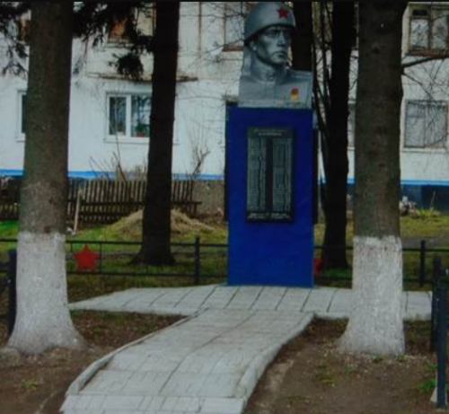 с. Прудищи Венёвского р-на. Памятник, установленный на братской могиле, в которой похоронены советские воины.