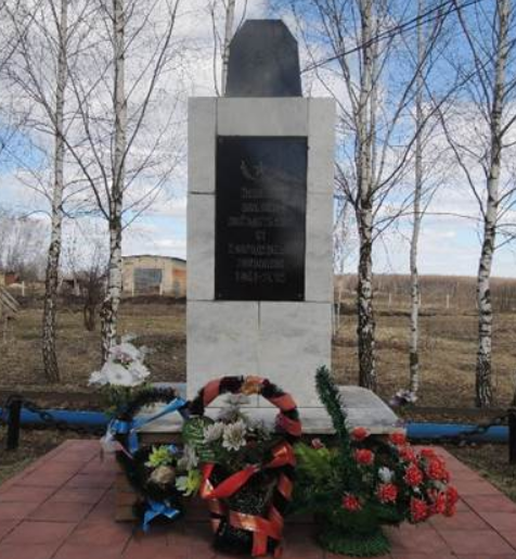 с. Студенец Венёвского р-на. Памятник, установленный на братской могиле, в которой похоронены советские воины.
