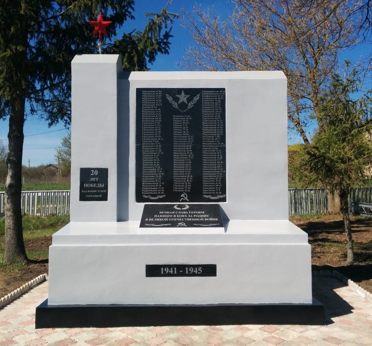 с .Борятино Воловского р-на. Памятник, установленный на братской могиле, в которой похоронены советские воины, погибшие в годы войны.