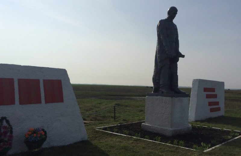 д. Турдей Воловского р-на. Памятник, установленный на братской могиле, в которой похоронены советские воины, погибшие в годы войны.