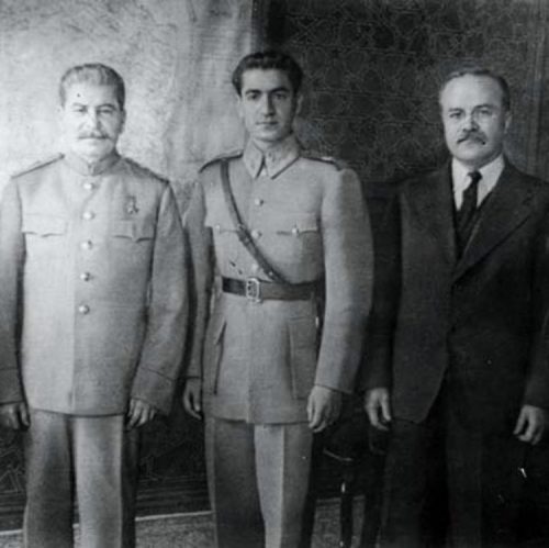 Сталин, Шах Ирана Мохаммед Реза Пехлеви и Молотов на Тегеранской конференции.