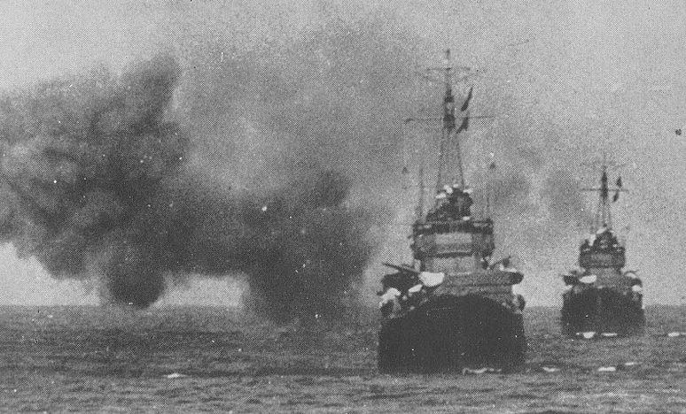 Японские эсминцы «Shigur» и «Samidare» перед боем.