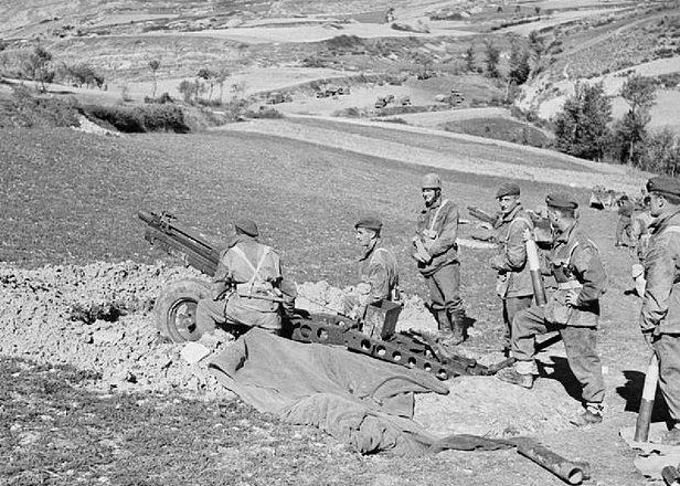 Британские десантники в бою.