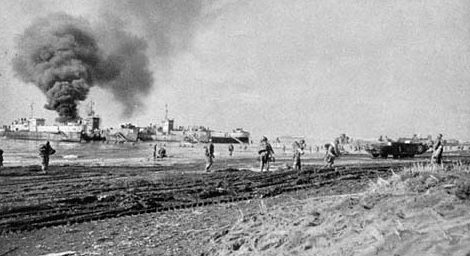 Американские войска высаживаются в Анцио.