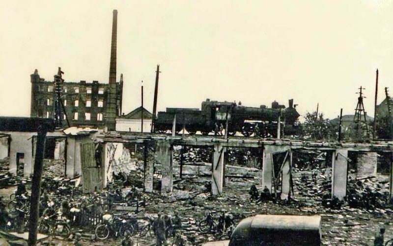 Развалины крюковской лесопилки. Последний рубеж обороны Крюкова. 9 августа 1941 г.