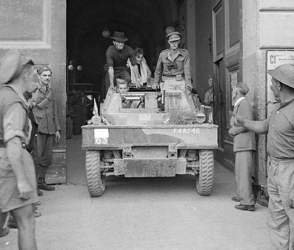 Британские солдаты в Неаполе. 