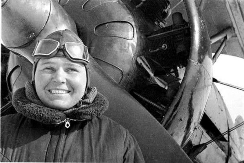 Полина Осипенко – легендарная бердянская летчица, имя которой носил город в 1939-1958 годах. 