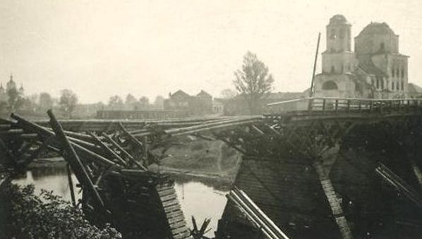 Разрушенный мост. 1941 г. 