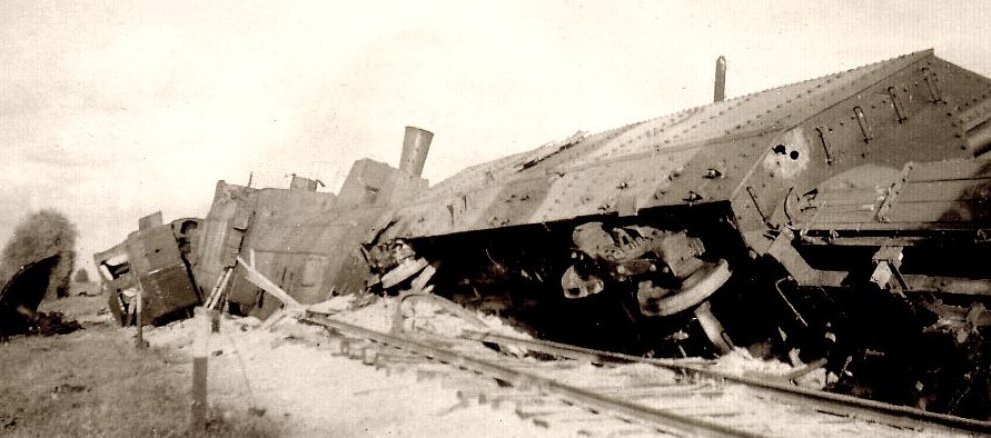 Разбитый бронепоезд «Маршал Буденный» ст. Потоки. 4 сентября 1941 г.