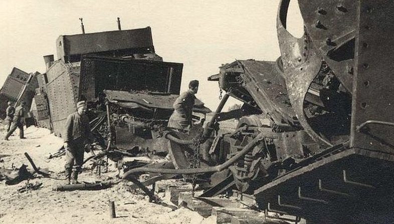 Разбитый бронепоезд «Маршал Буденный» ст. Потоки. 4 сентября 1941 г. 