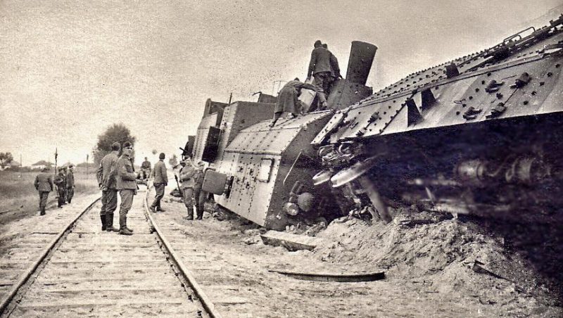 Разбитый бронепоезд «Маршал Буденный» ст. Потоки. 4 сентября 1941 г.