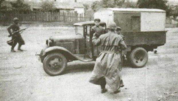 Захват немцами советского автомобиля. 8 октября 1941 г.