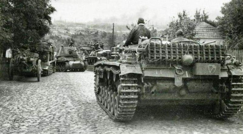 Немецкие войска входят в город. 8 октября 1941 г.