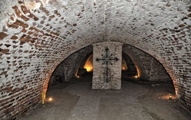 Подземелья Вроцлава, сохранившиеся до сих пор под бывшими замками, храмами, монастырями и прочими сооружениями.
