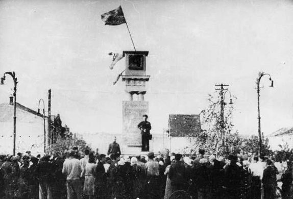 Первый митинг, посвященный освобождению Бердянска. 18 сентября 1943 г. 