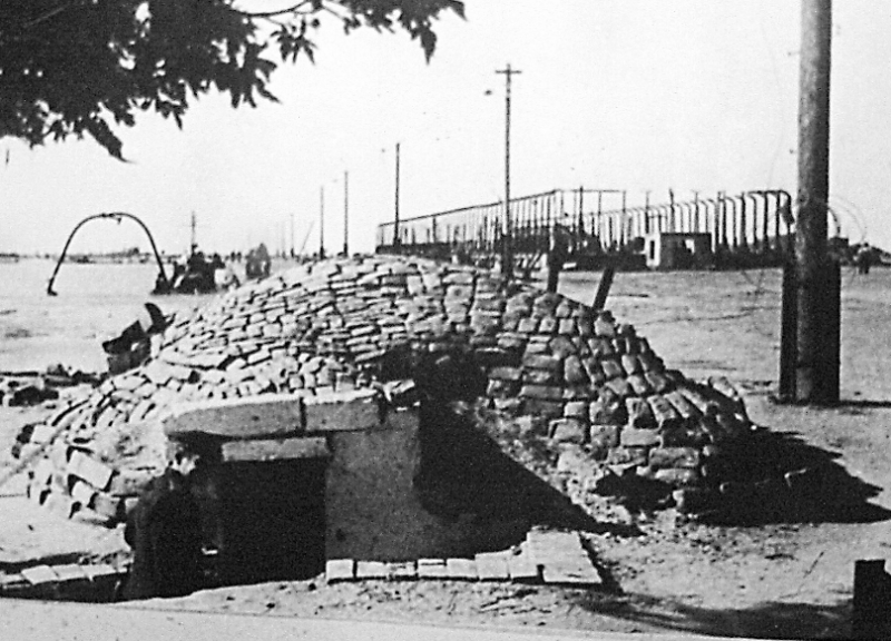 Немецкий ДЗОТ на набережной. 1943 г.