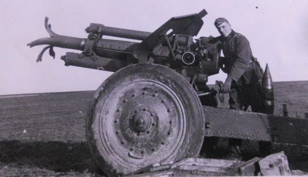 Взорванная советская 122-мм гаубица. Сентябрь 1941 г.