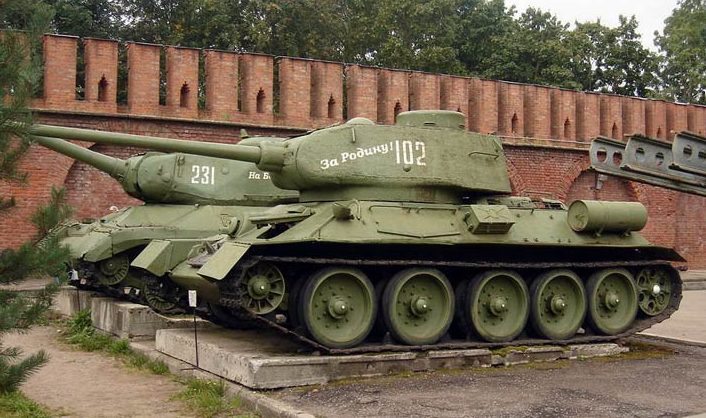 Танк ИС-2 и Т-34-85. 
